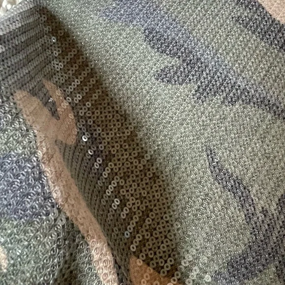 Camo Sequin Tank Top - Picture 3 of 5